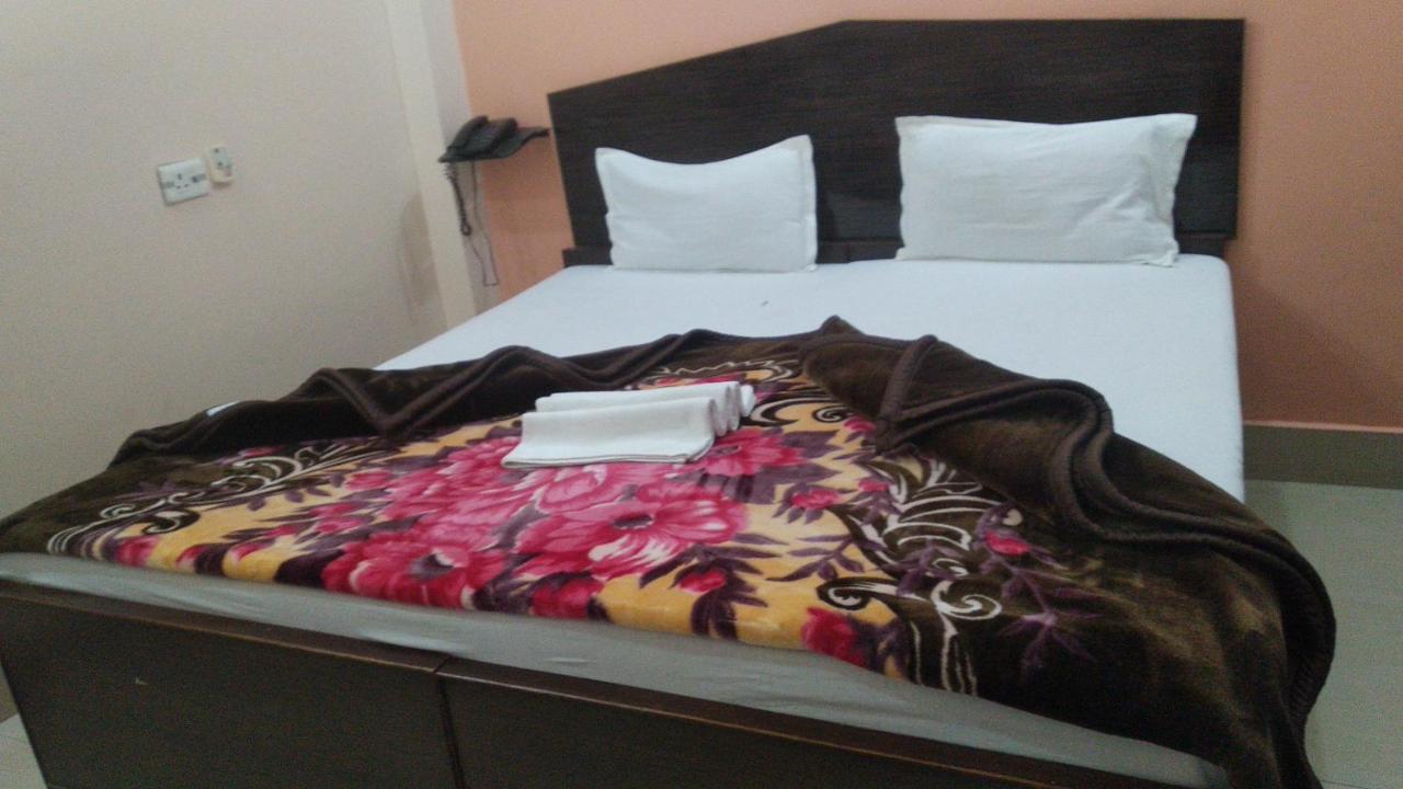 Hotel Giriraj Inn Βαρανάσι Εξωτερικό φωτογραφία
