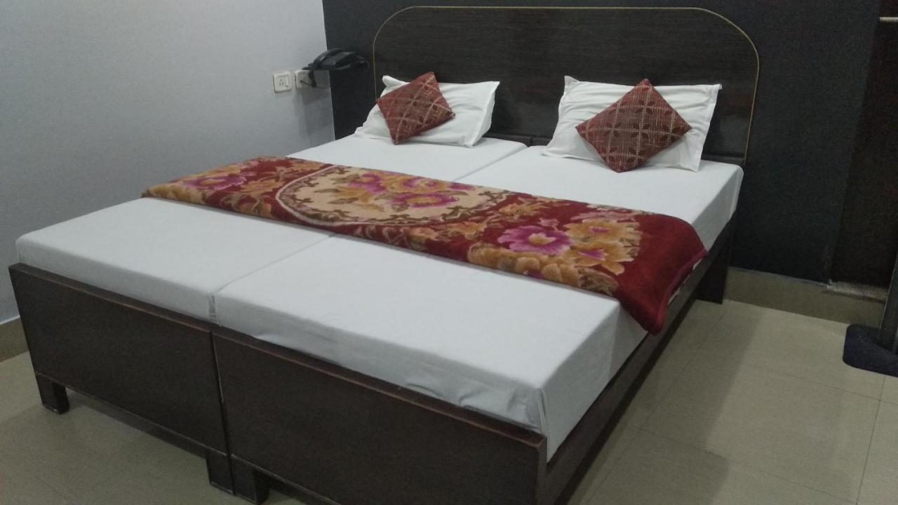 Hotel Giriraj Inn Βαρανάσι Εξωτερικό φωτογραφία