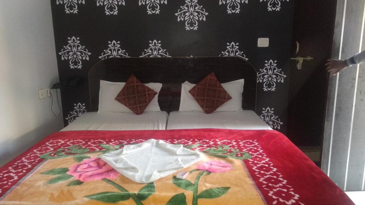 Hotel Giriraj Inn Βαρανάσι Εξωτερικό φωτογραφία